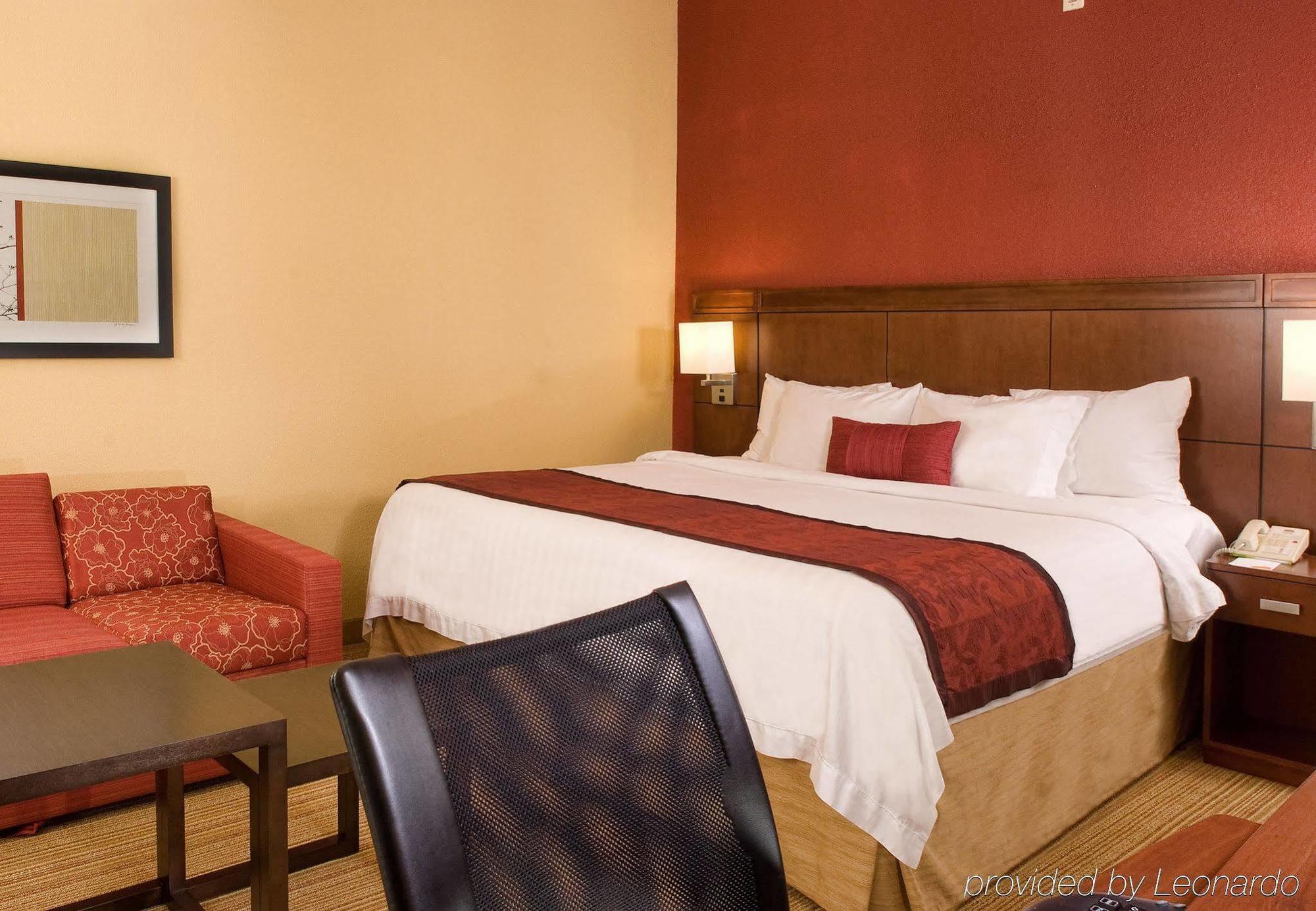 Courtyard Charleston Waterfront Hotel Bilik gambar