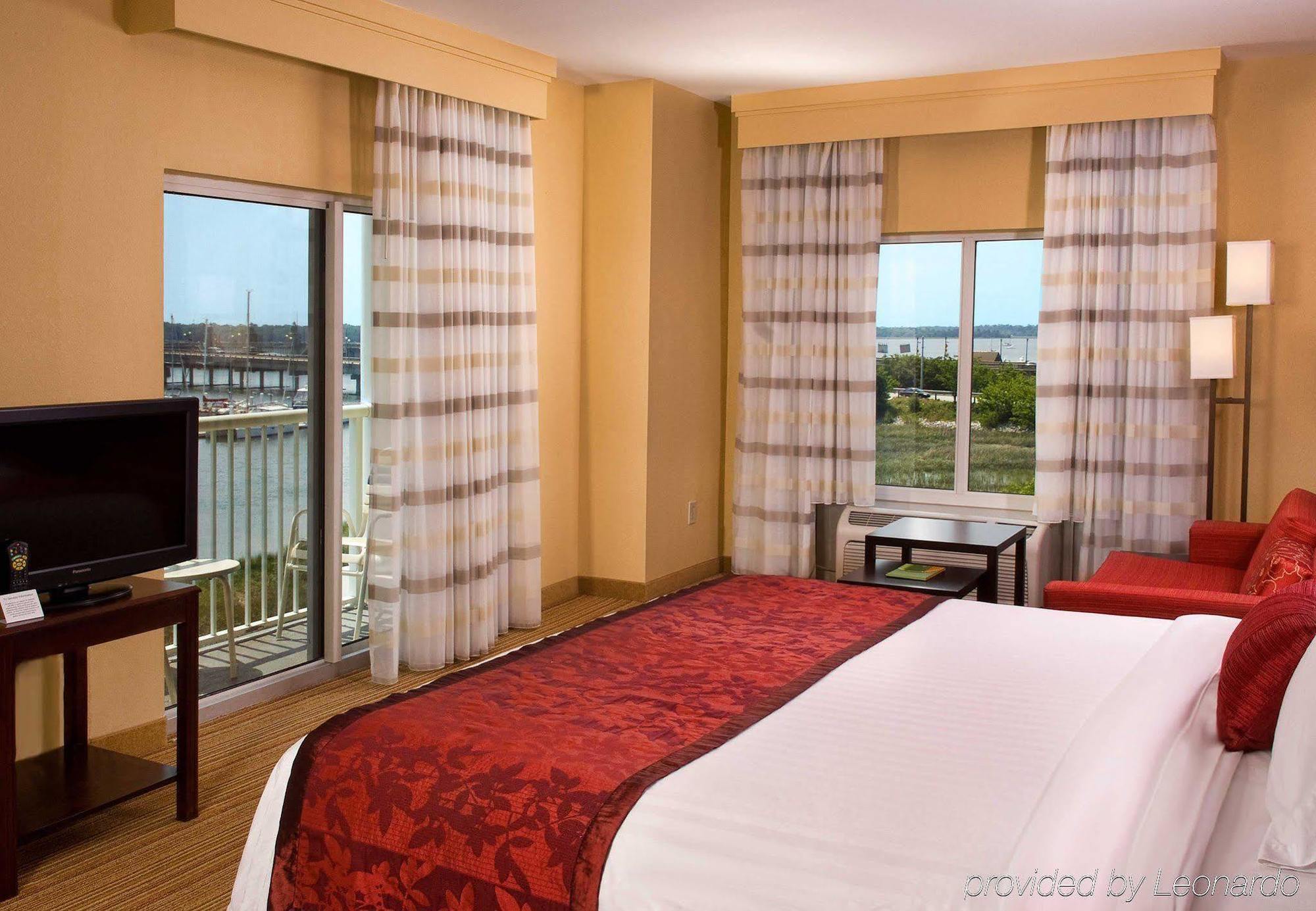 Courtyard Charleston Waterfront Hotel Bilik gambar